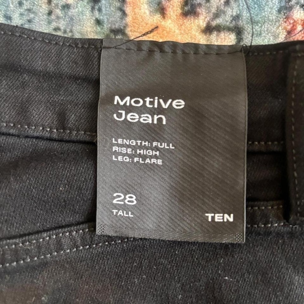Aritzia Ten Motive Black Flare Jeans with tag still attached!!